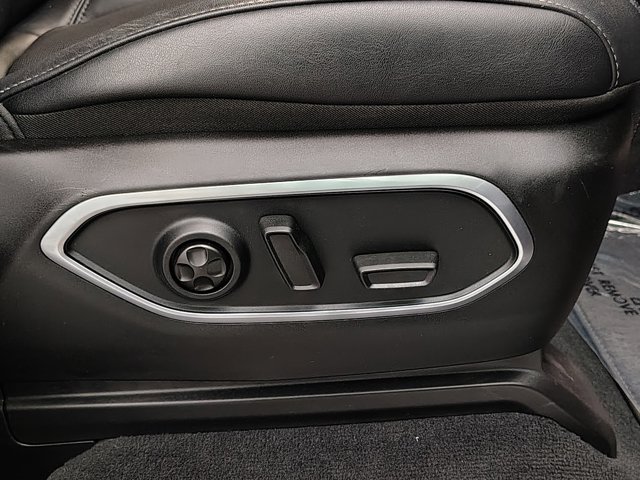 Used 2025 Jeep Wagoneer L Series II AWD/4WD image 31
