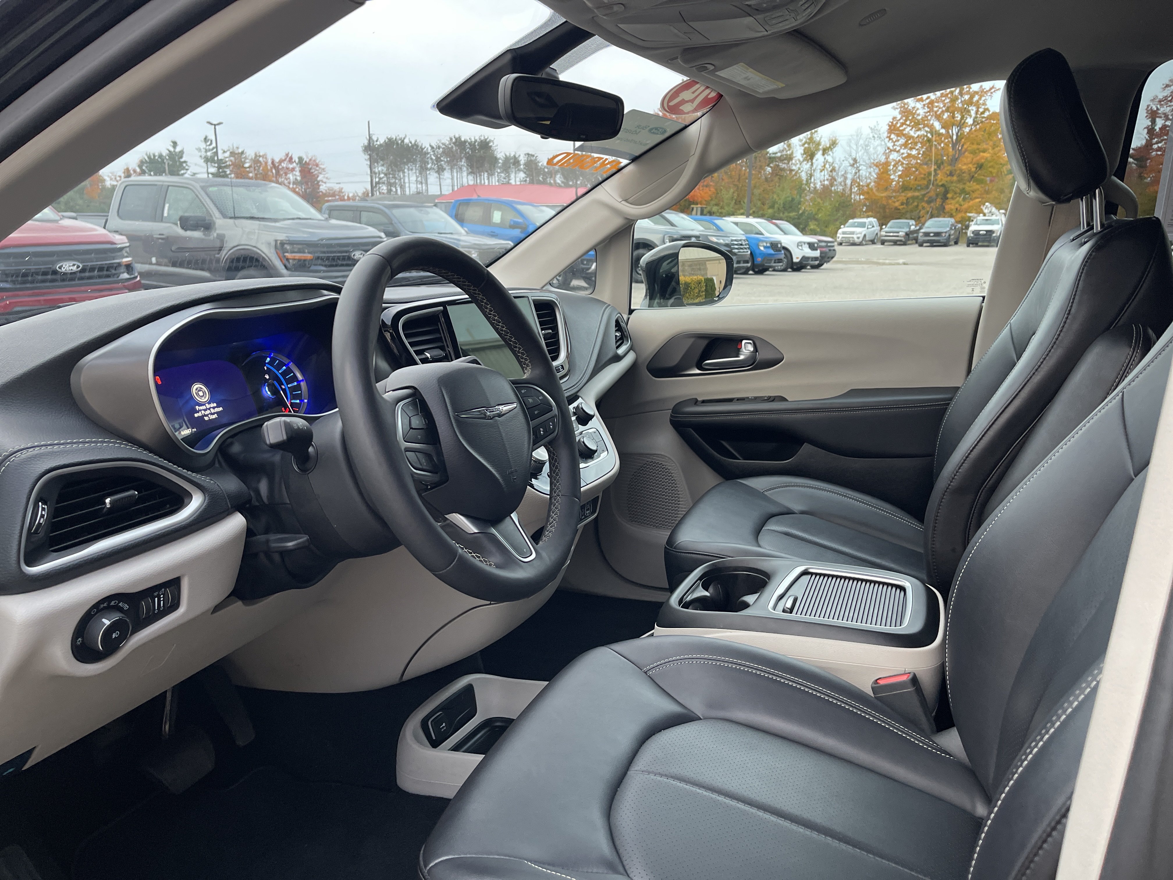 Used 2024 Chrysler Pacifica Limited FWD image 13