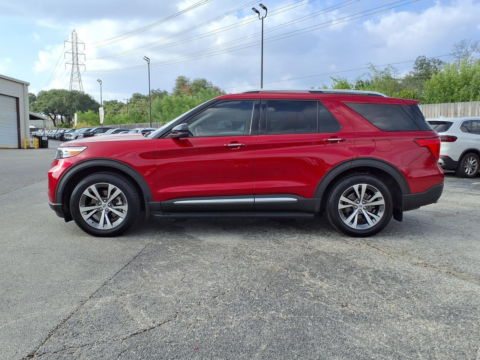 Certified 2020 Ford Explorer Platinum w/ Premium Technology Package AWD/4WD image 8