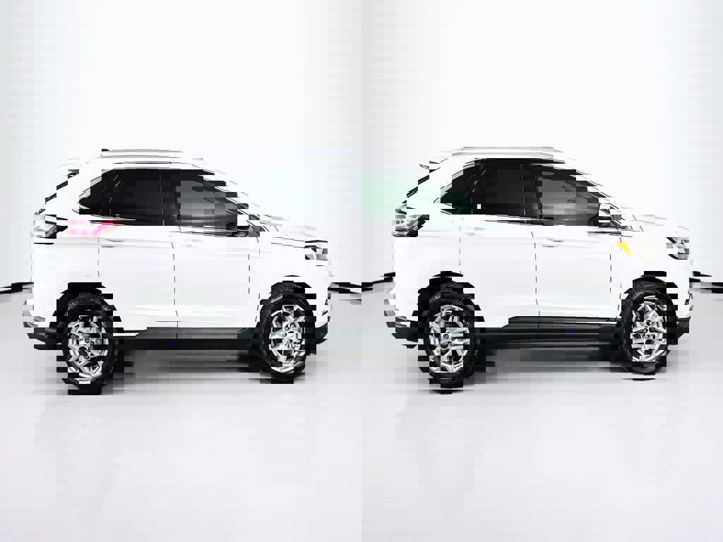 Certified 2022 Ford Edge SEL w/ Convenience Package image 6