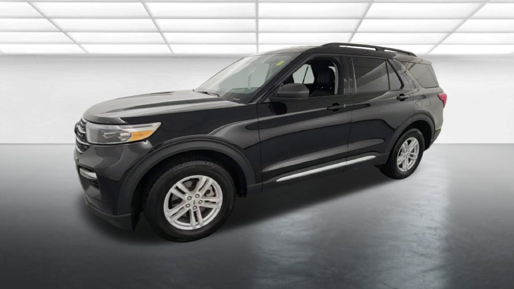 Certified 2024 Ford Explorer XLT w/ Equipment Group 202A AWD/4WD image 5
