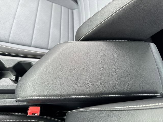 Used 2025 Volkswagen Jetta SE w/ Sunroof Package FWD image 20