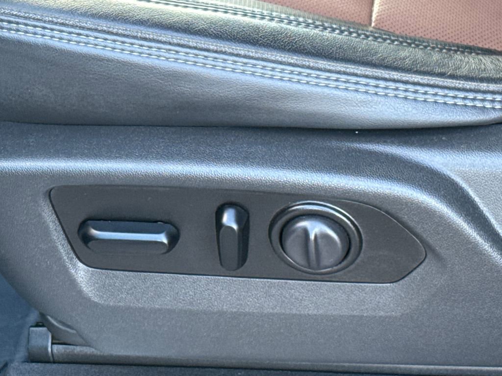 Used 2021 Chevrolet Silverado 1500 High Country w/ Technology Package image 27