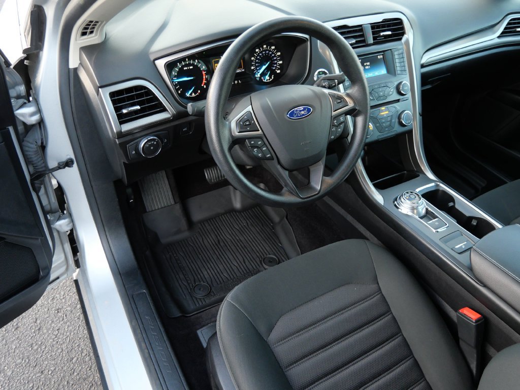 Certified 2017 Ford Fusion SE FWD image 11