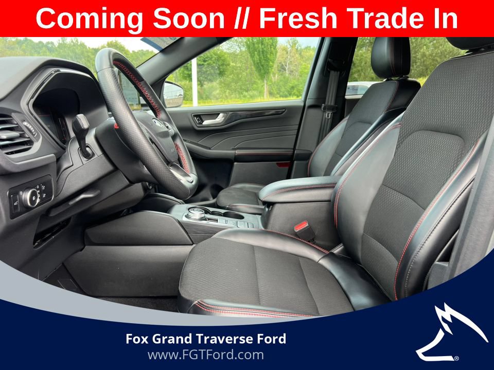 Certified 2025 Ford Escape ST-Line Select AWD/4WD image 4