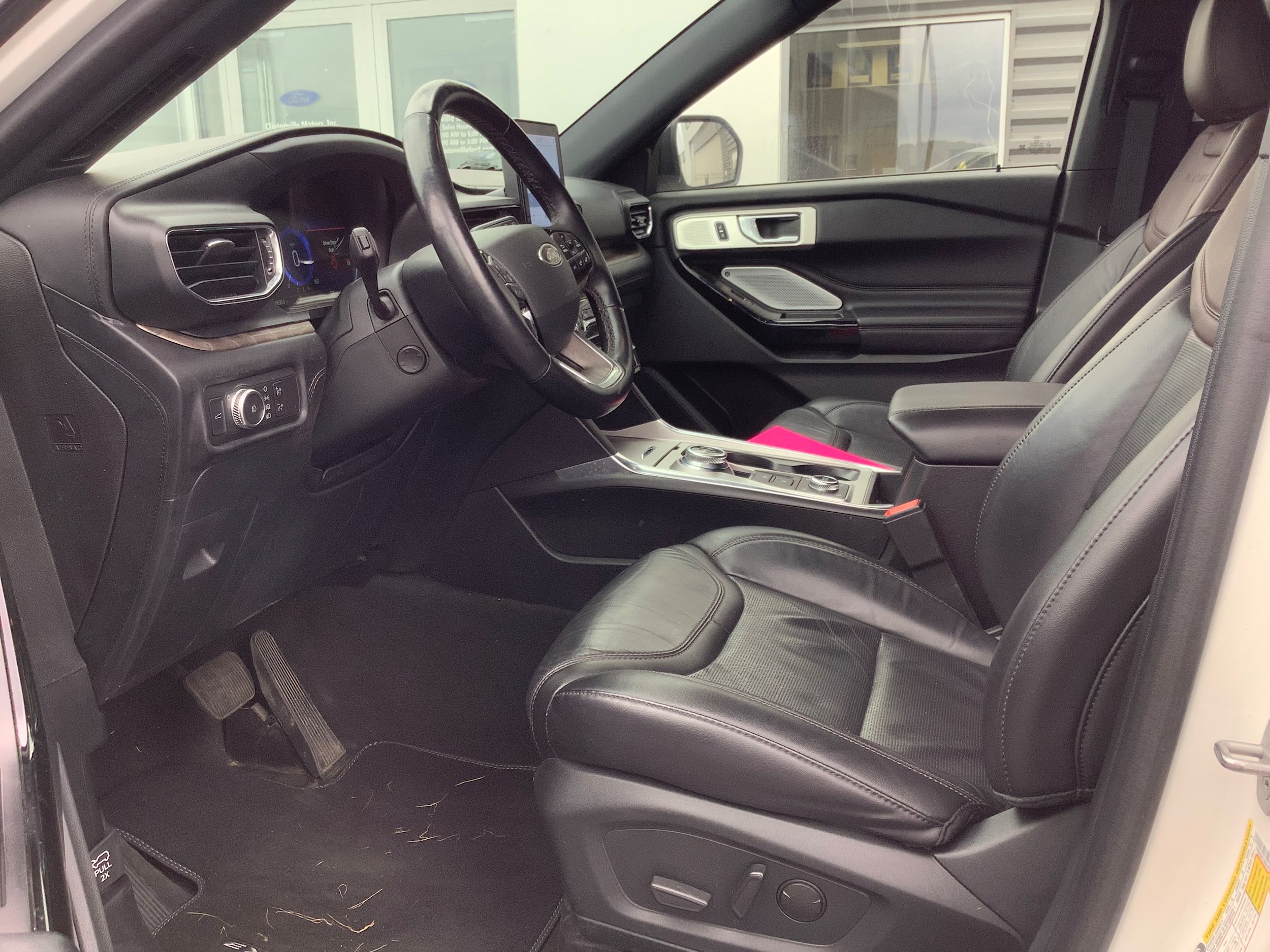 Certified 2022 Ford Explorer Platinum w/ Equipment Group 601A AWD/4WD image 8