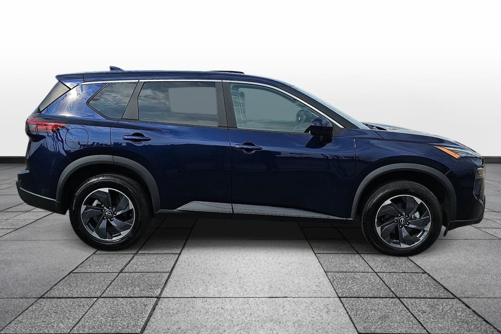 Used 2024 Nissan Rogue SV FWD image 4