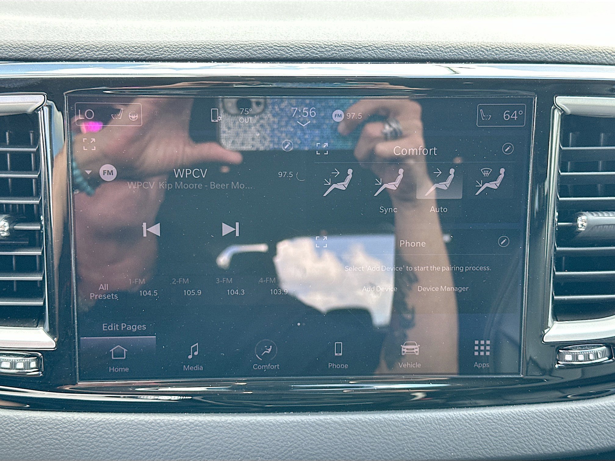 Used 2023 Chrysler Pacifica Touring-L image 14