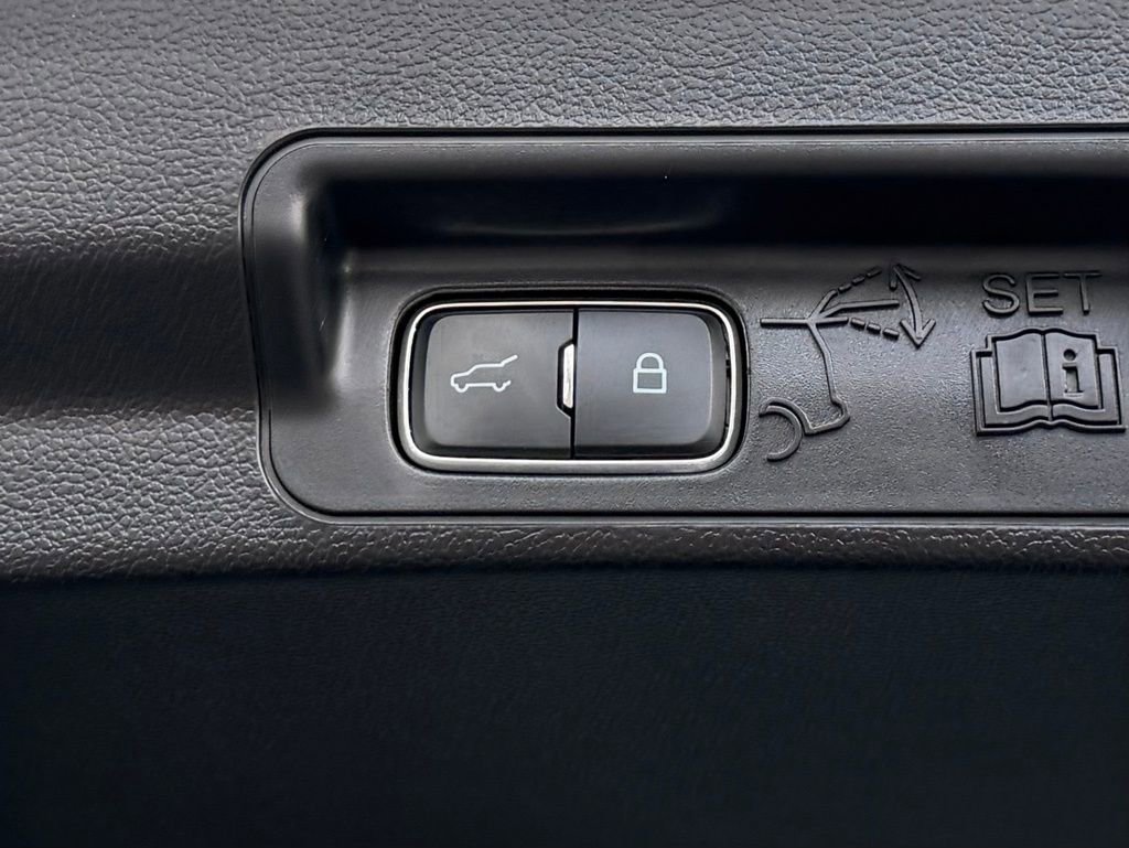 Certified 2023 Ford Explorer Platinum w/ Technology Package image 11