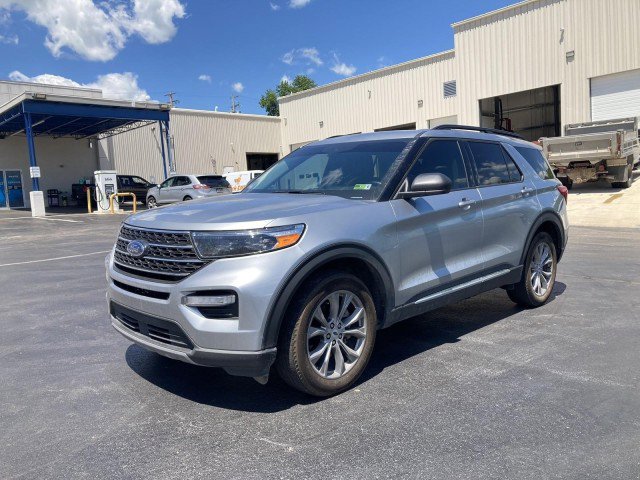 Certified 2023 Ford Explorer XLT w/ Equipment Group 202A AWD/4WD image 3