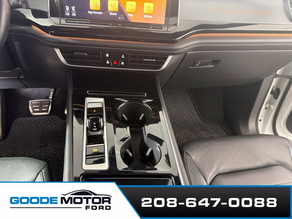 Used 2024 Volkswagen Atlas Cross Sport SEL R-Line AWD/4WD image 17