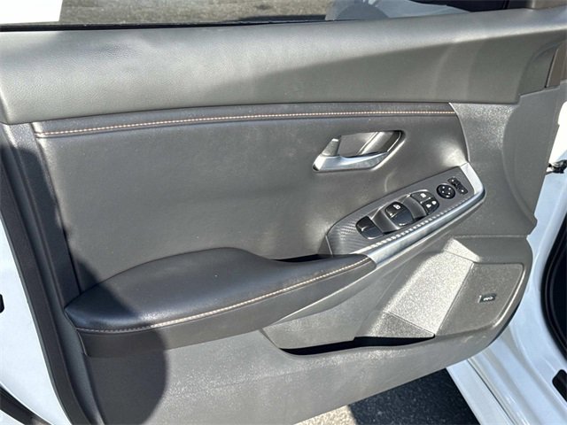 Used 2022 Nissan Sentra SR w/ SR Premium Package image 17