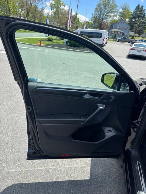 Used 2019 Volkswagen Tiguan SEL Premium AWD/4WD image 17