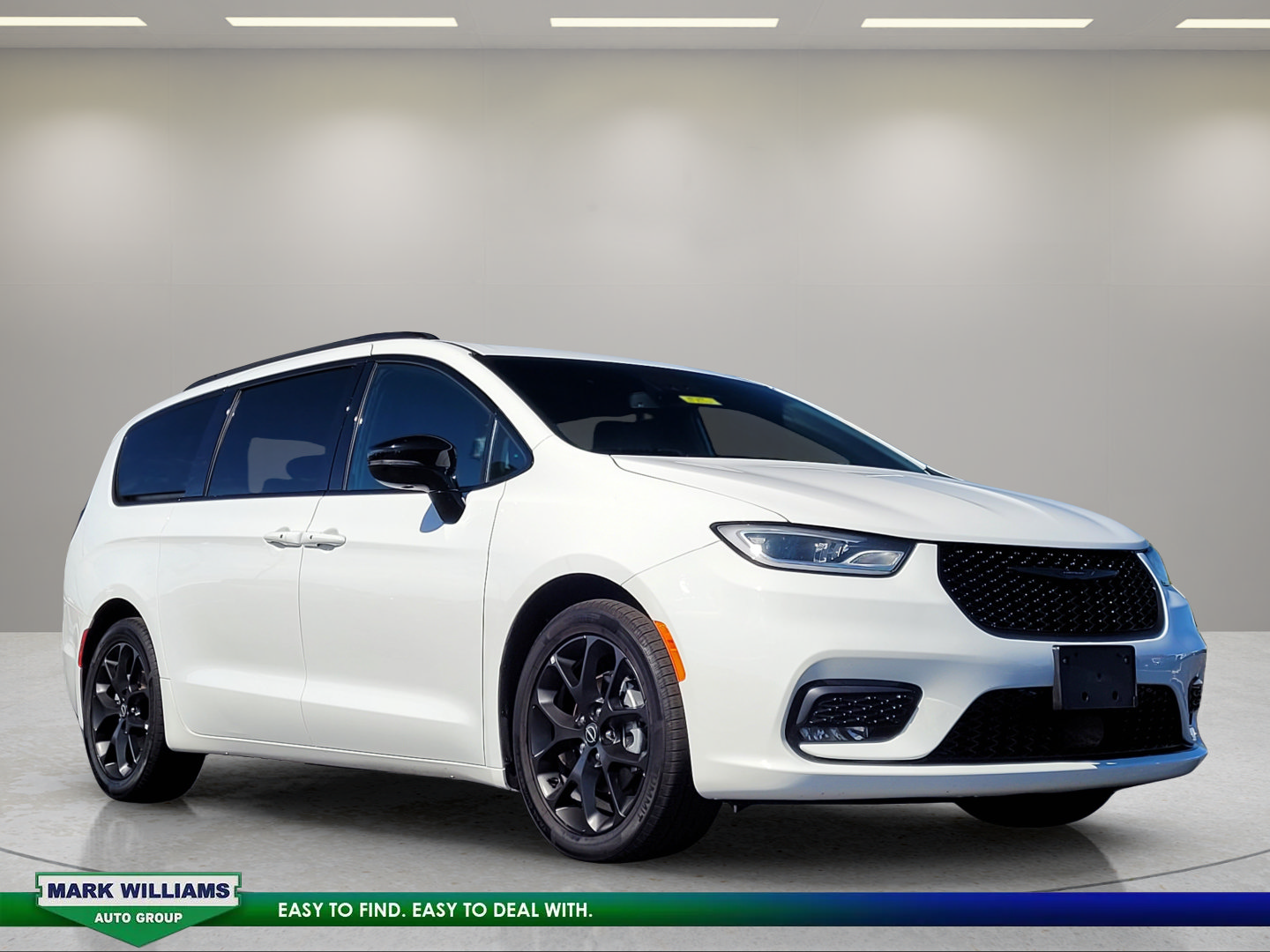 Used 2025 Chrysler Pacifica Limited FWD image 1
