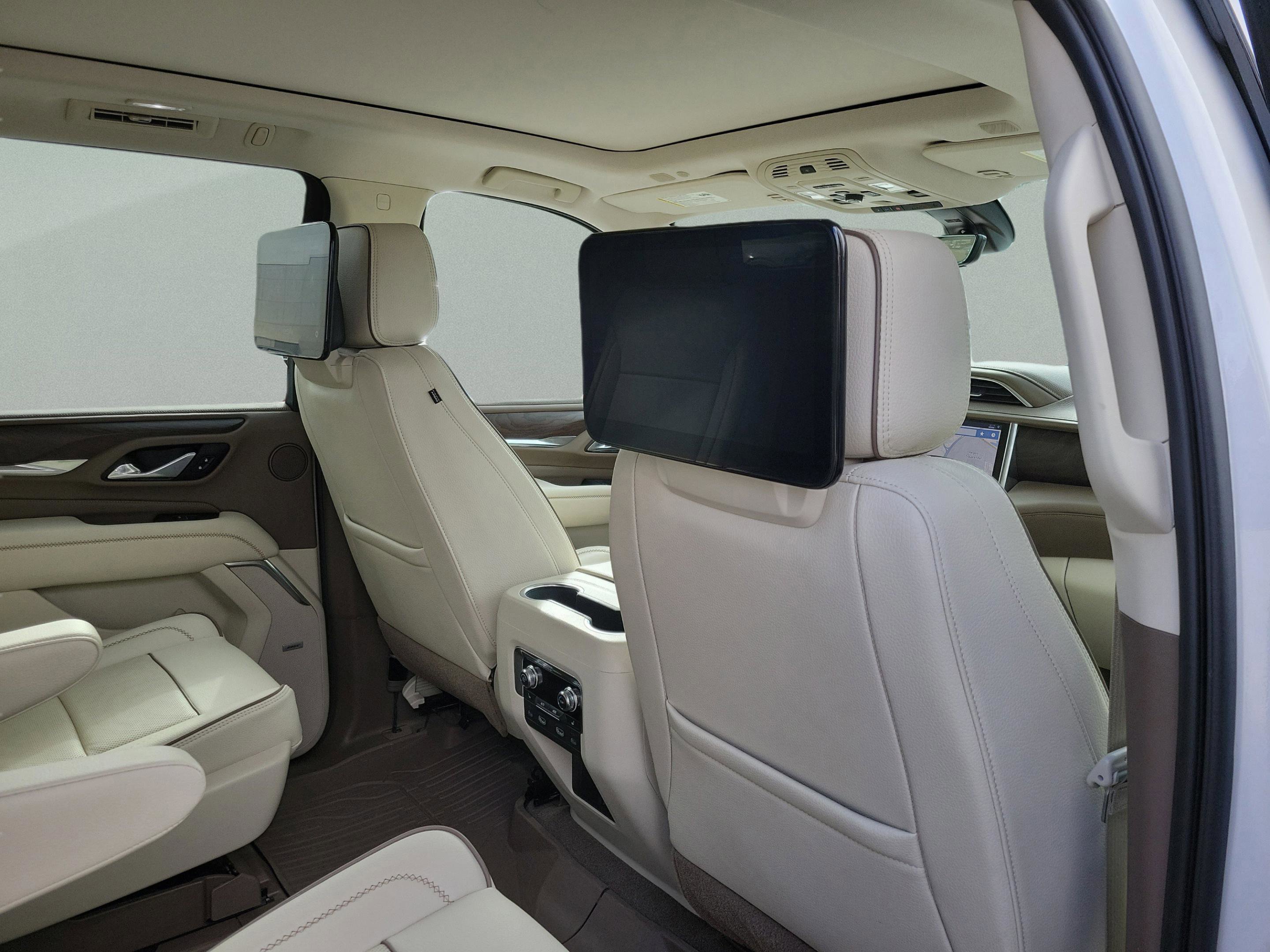 Used 2021 GMC Yukon Denali w/ Denali Premium Package image 27