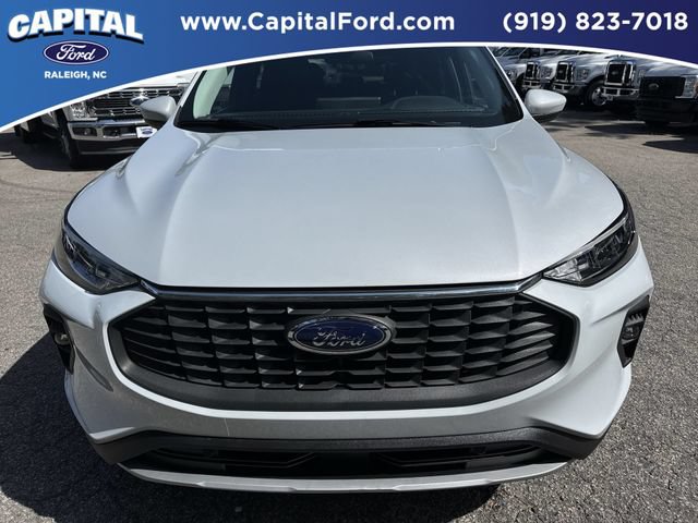 Certified 2025 Ford Escape SE FWD image 10
