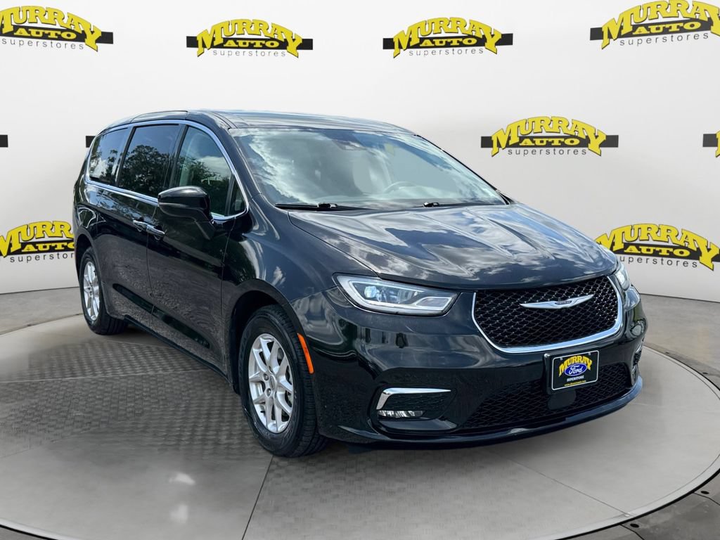 Used 2024 Chrysler Pacifica Touring-L FWD image 10