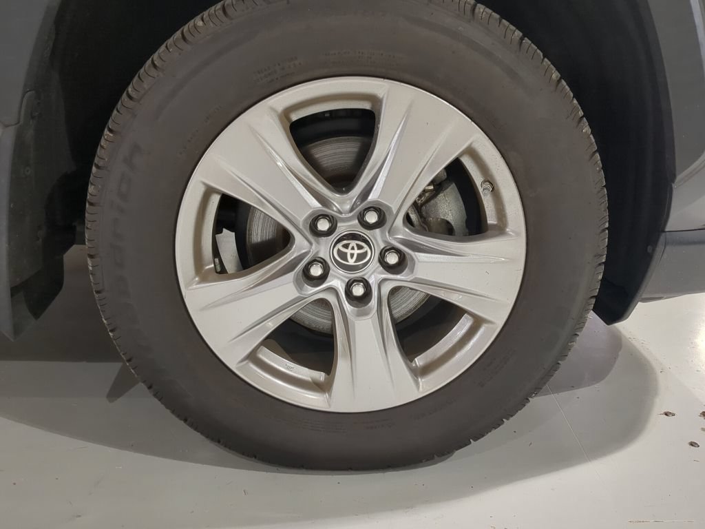 Used 2024 Toyota RAV4 LE AWD/4WD image 6