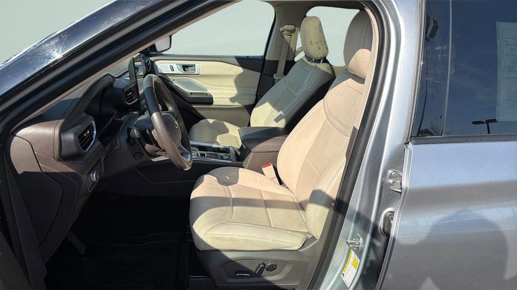 Certified 2020 Ford Explorer Platinum w/ Premium Technology Package image 30