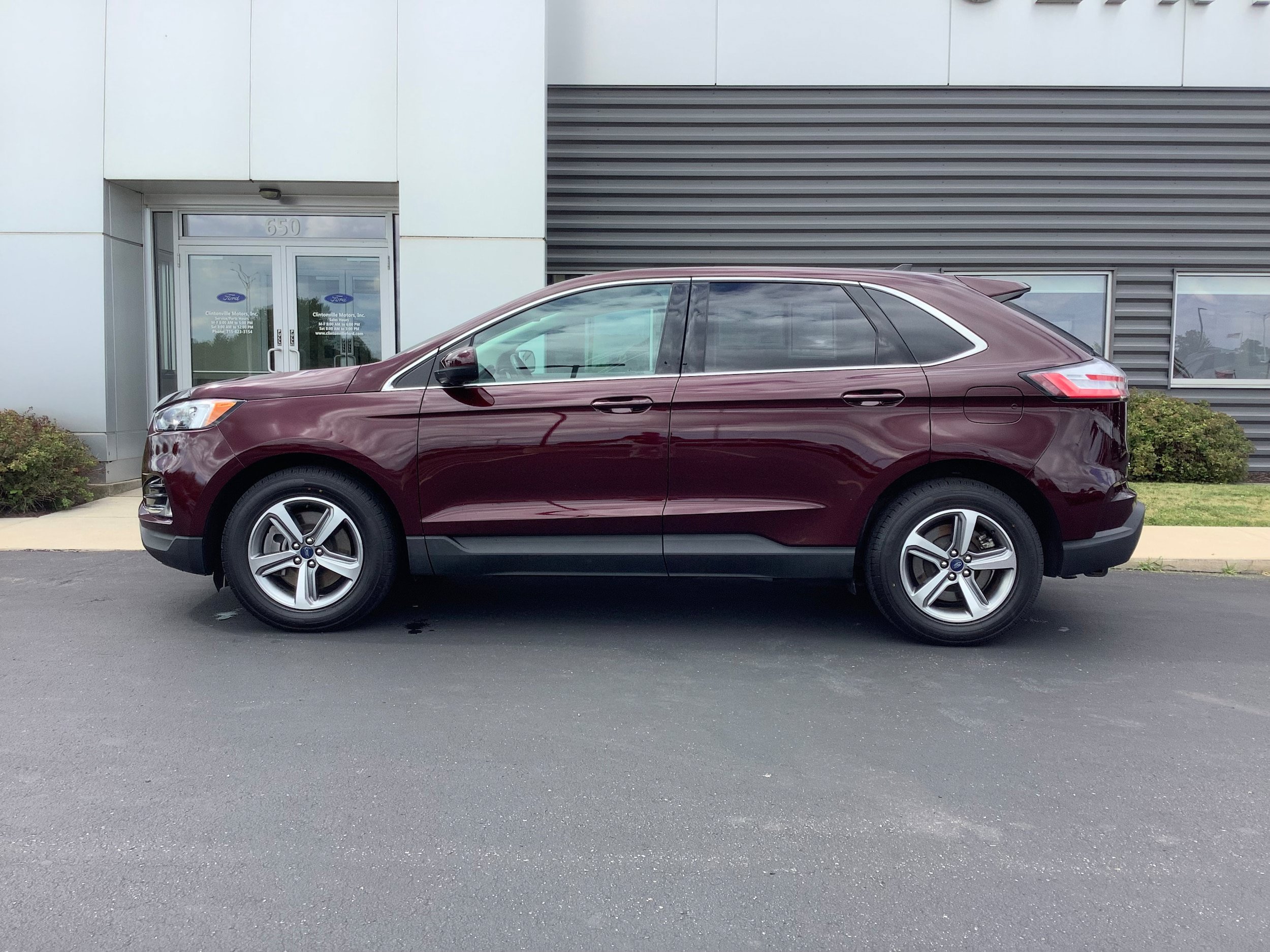 Certified 2022 Ford Edge SEL w/ Convenience Package AWD/4WD image 2