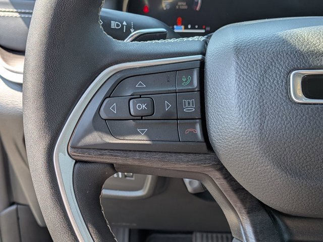 Used 2023 Jeep Grand Cherokee Limited w/ Luxury Tech Group II AWD/4WD image 18