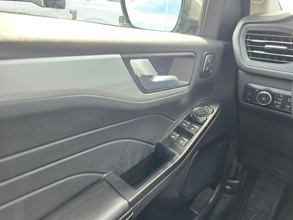 Certified 2025 Ford Escape Platinum AWD/4WD image 29