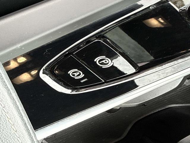 Used 2022 Volvo XC60 B5 R-Design w/ Advanced Package image 30