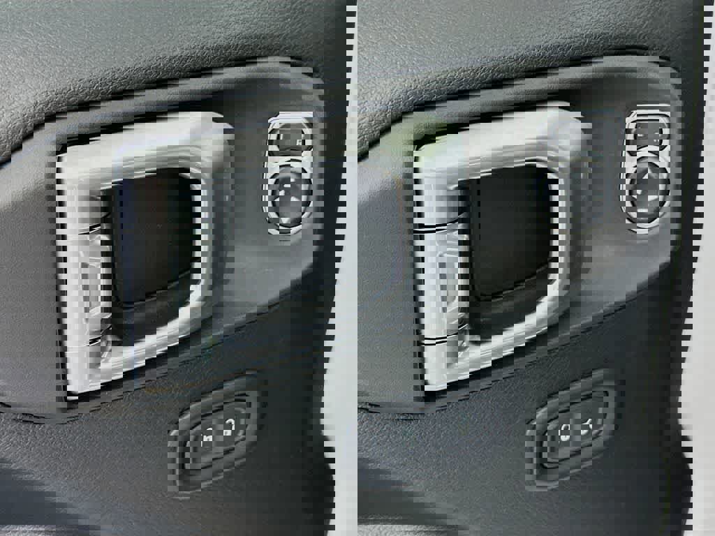 Used 2024 Jeep Wrangler Willys image 29