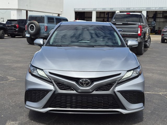 Used 2023 Toyota Camry XSE FWD image 2