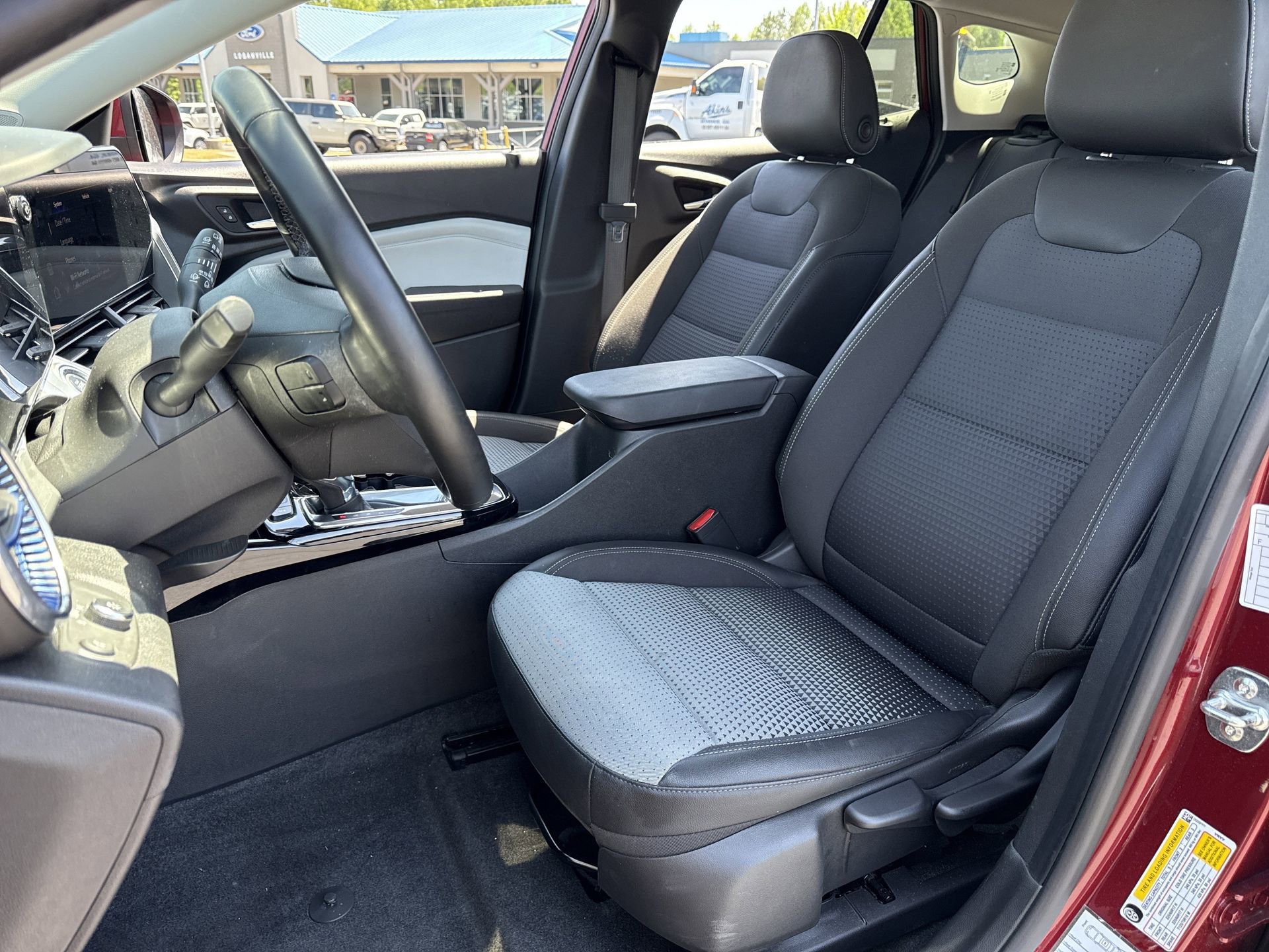 Used 2025 Chevrolet Trax LT w/ LT Convenience Package FWD image 15