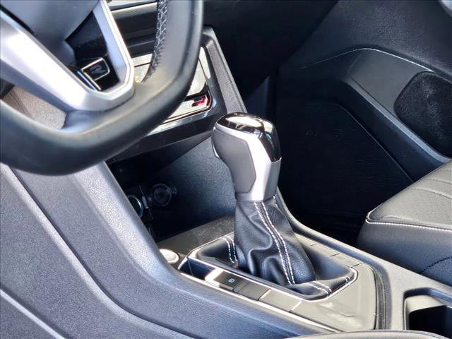 Used 2022 Volkswagen Tiguan SE R-Line image 11