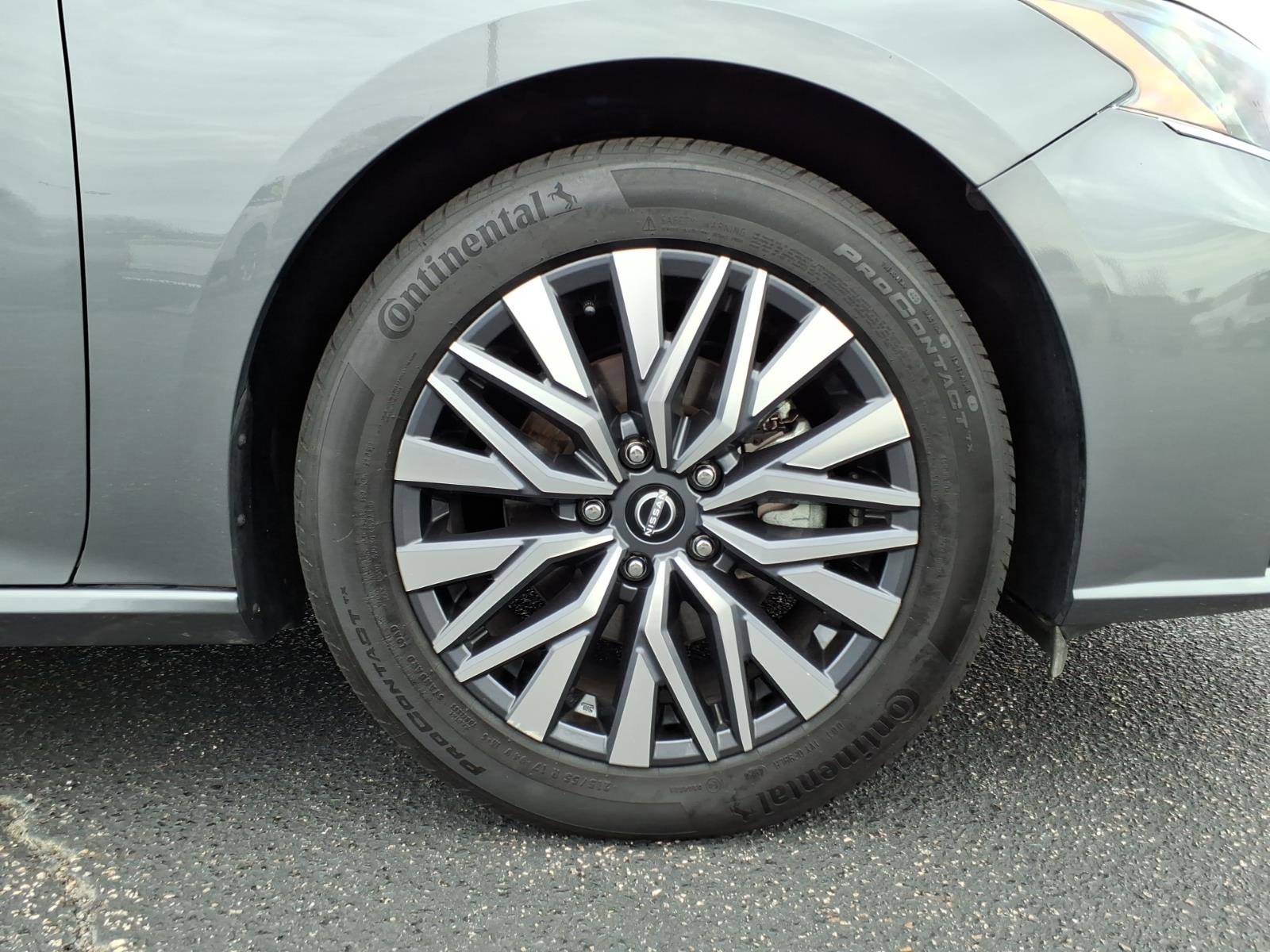 Used 2025 Nissan Altima 2.5 SV image 9