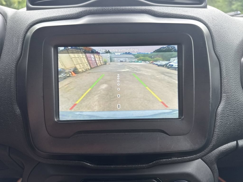 Used 2018 Jeep Renegade Latitude AWD/4WD image 17