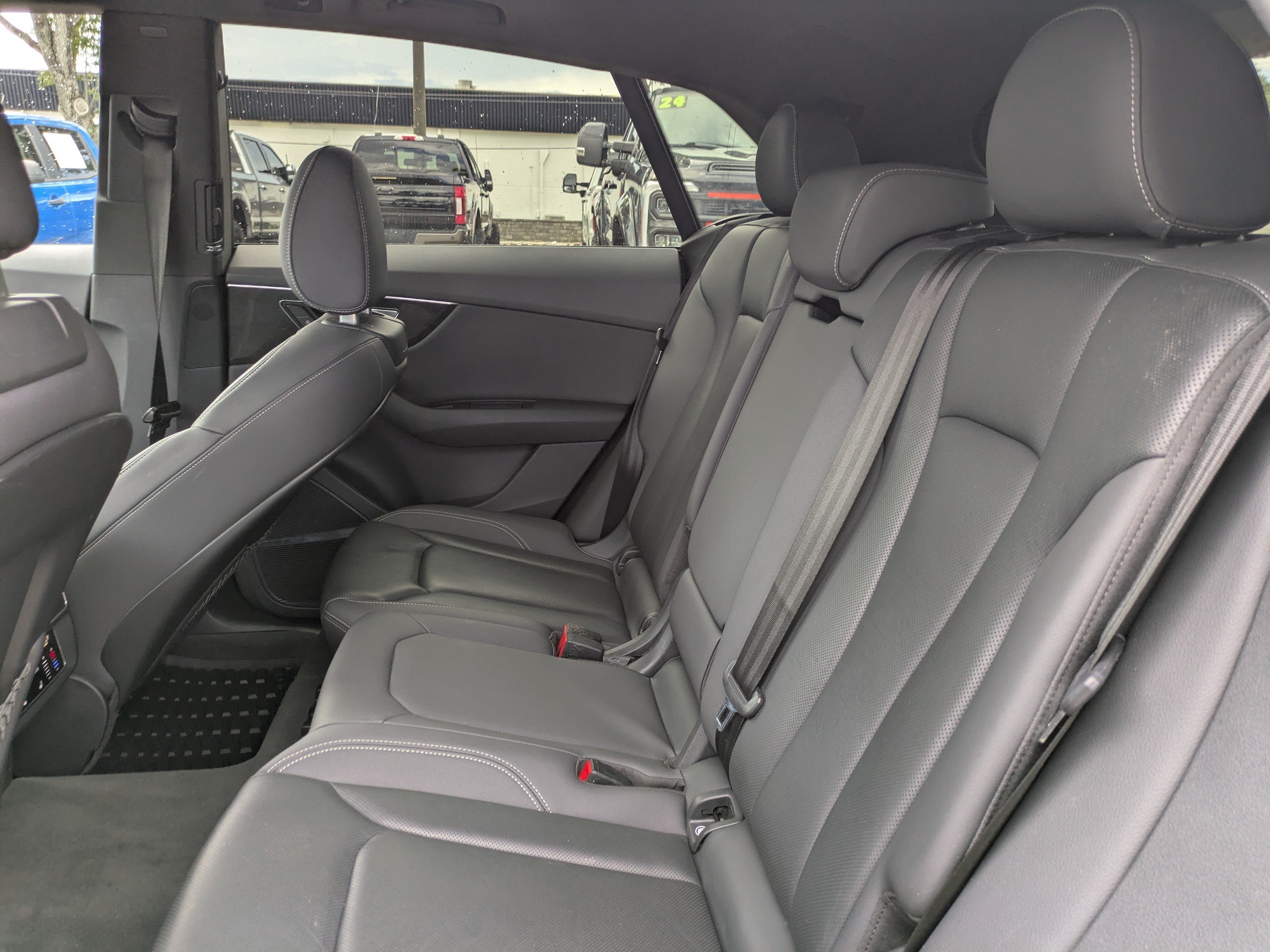 Used 2019 Audi Q8 Premium Plus w/ Premium Plus AWD/4WD image 15