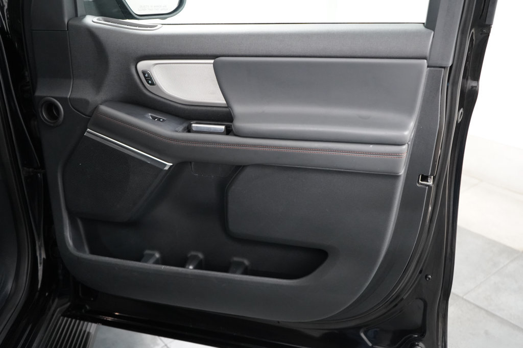 Certified 2025 Ford Expedition Active AWD/4WD image 33