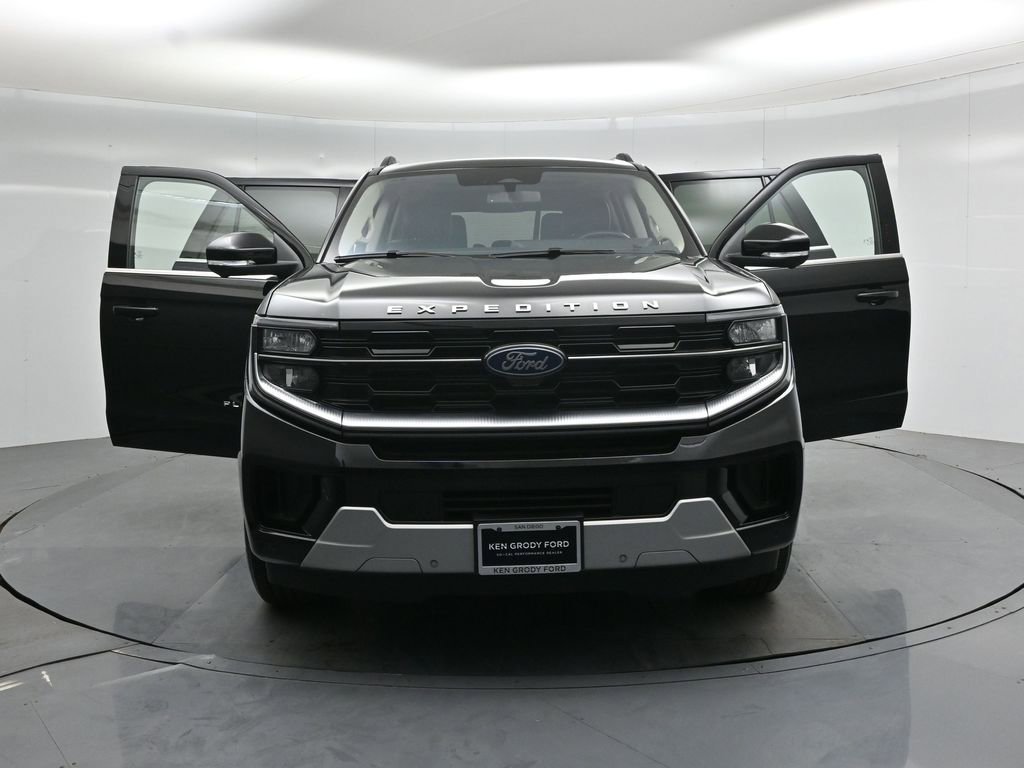 Certified 2025 Ford Expedition Platinum image 31