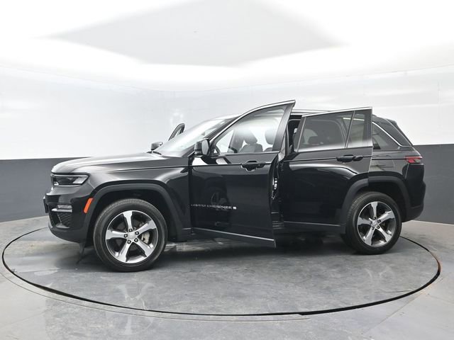 Used 2023 Jeep Grand Cherokee Limited AWD/4WD image 32