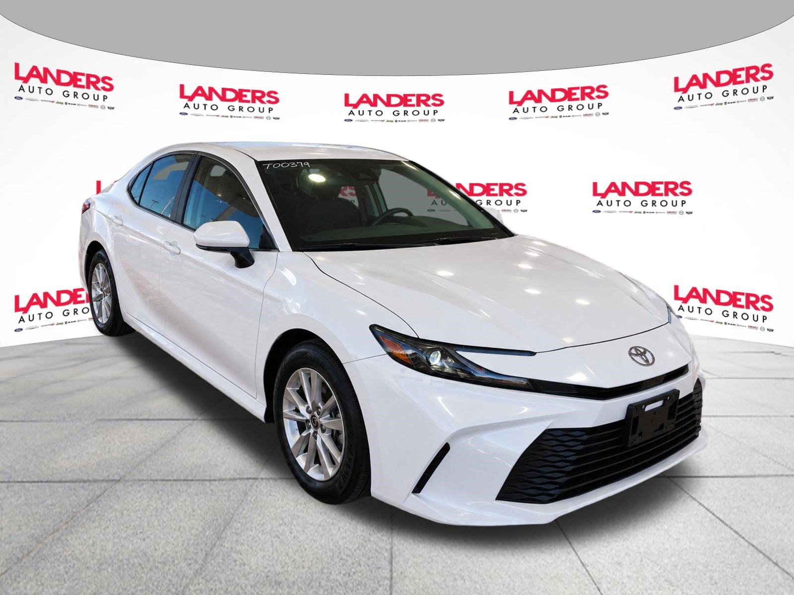 Used 2025 Toyota Camry LE FWD image 3