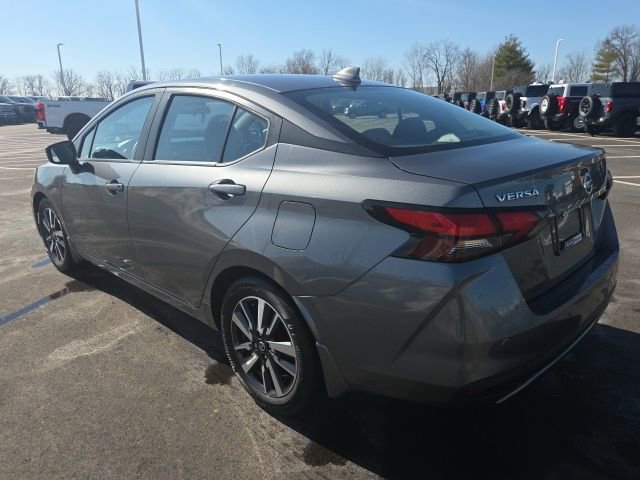 Used 2021 Nissan Versa SV image 2