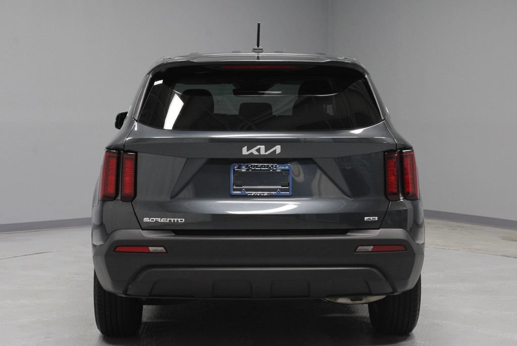 Used 2023 Kia Sorento LX AWD/4WD image 9