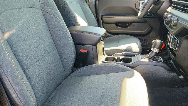 Used 2025 Jeep Wrangler Unlimited Sahara image 30