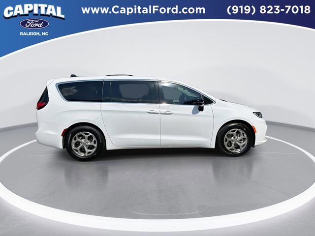 Used 2024 Chrysler Pacifica Limited FWD image 9