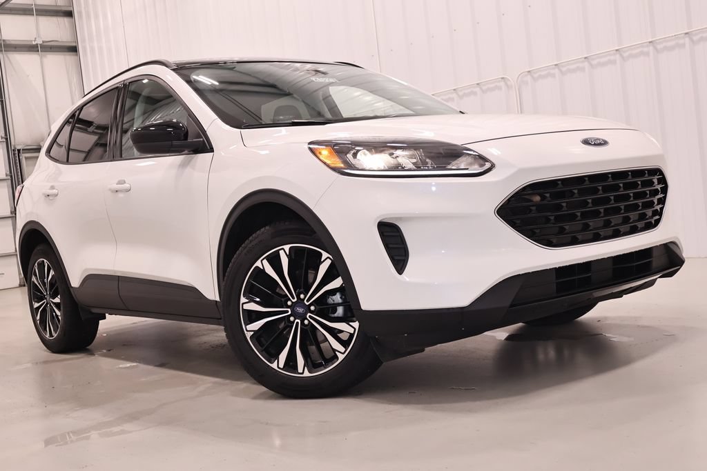 Certified 2022 Ford Escape SE w/ SE Sport Appearance Package AWD/4WD image 39