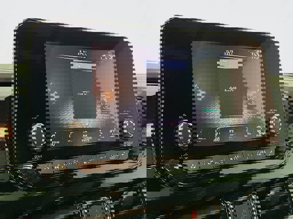 Used 2022 Nissan Pathfinder SV w/ SV Premium Package FWD image 20