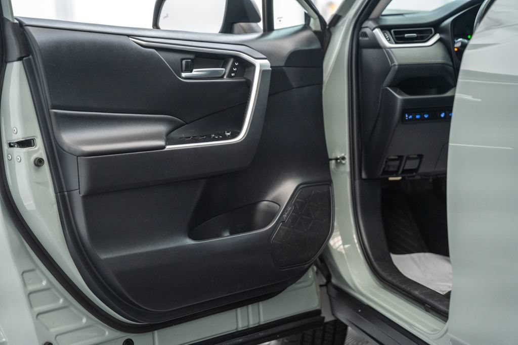 Used 2019 Toyota RAV4 XLE Premium w/ Cold Weather Package AWD/4WD image 41
