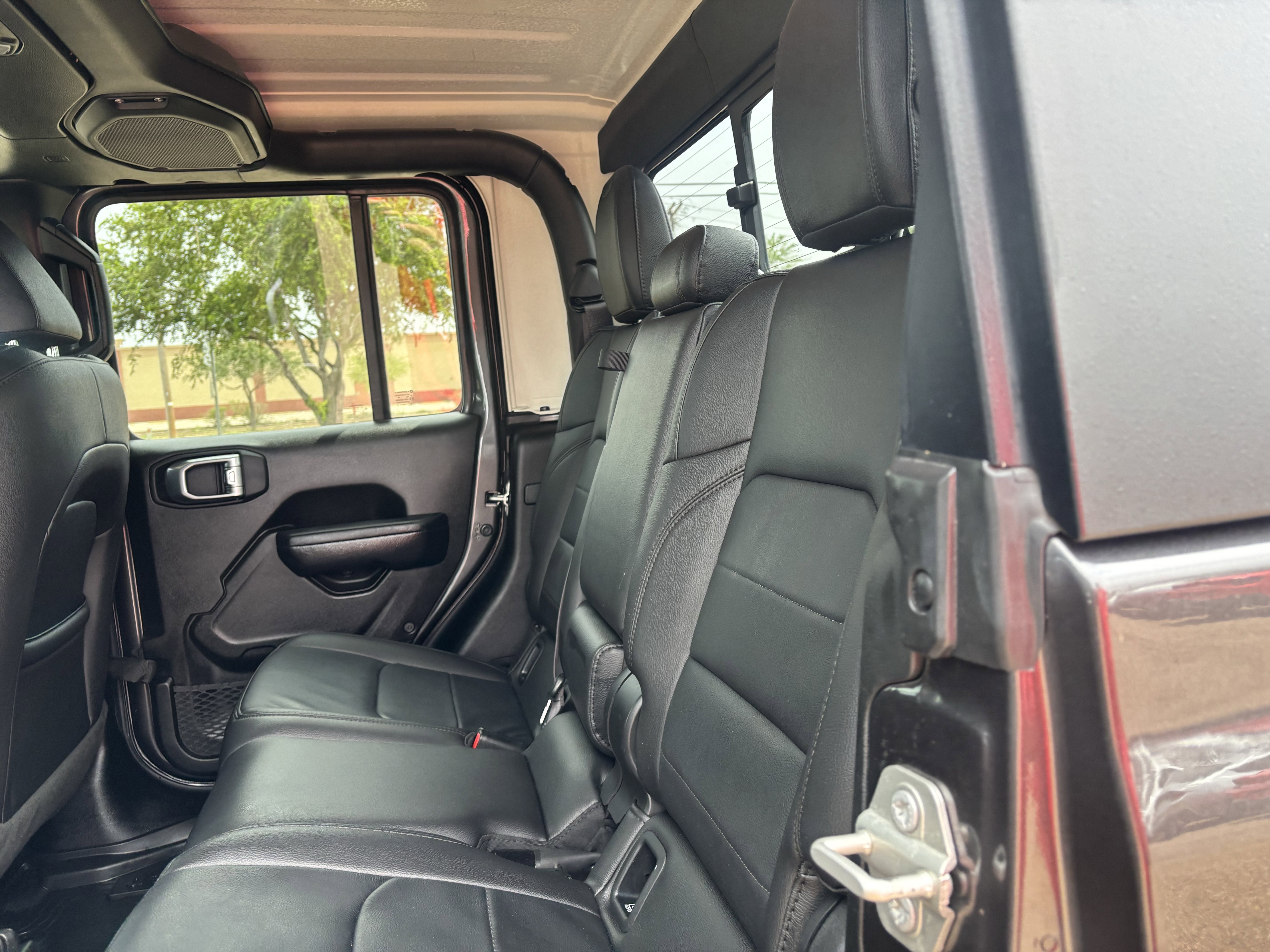 Used 2023 Jeep Gladiator Sport AWD/4WD image 16
