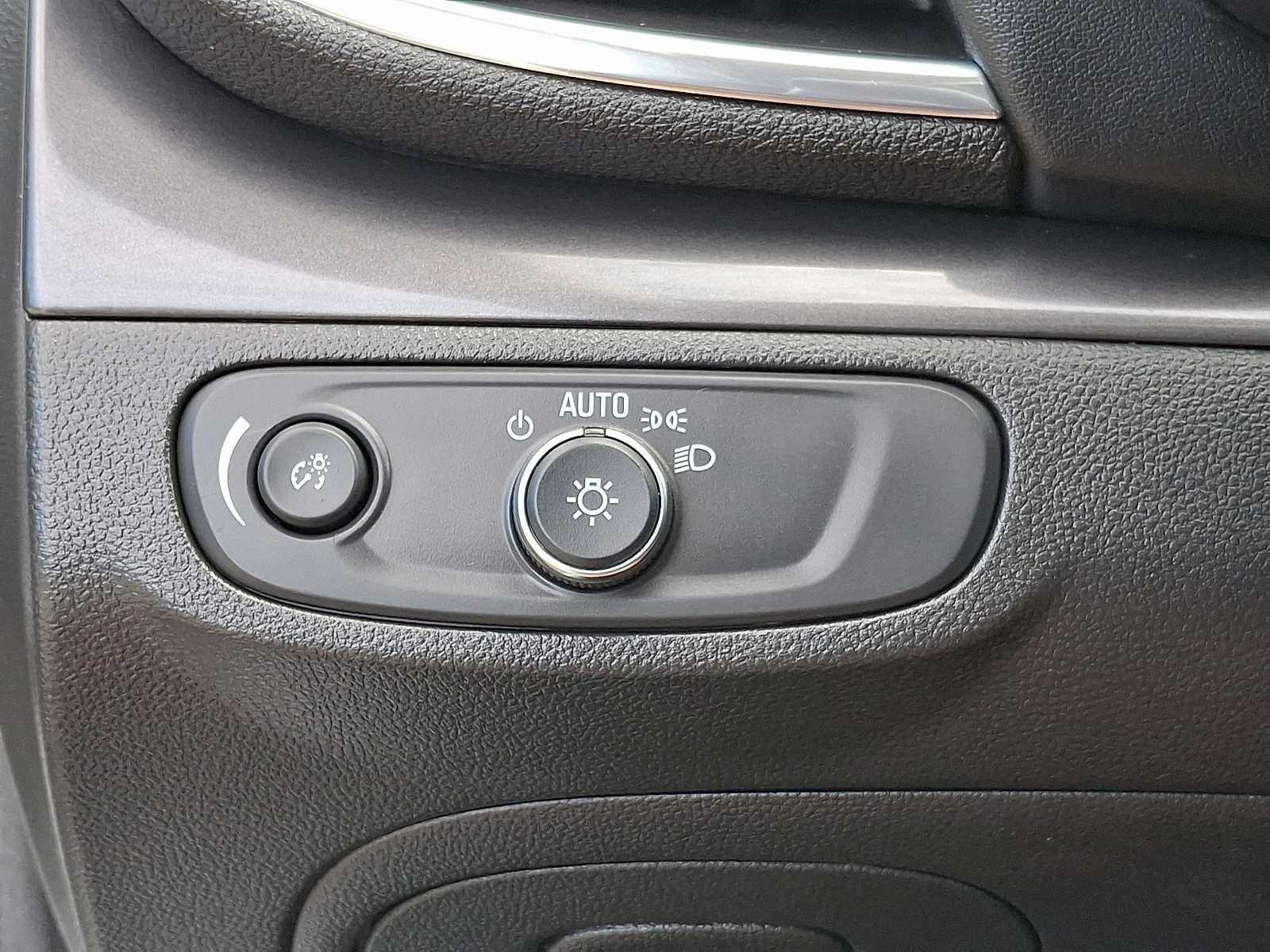 Used 2019 Buick Encore Preferred AWD/4WD image 24