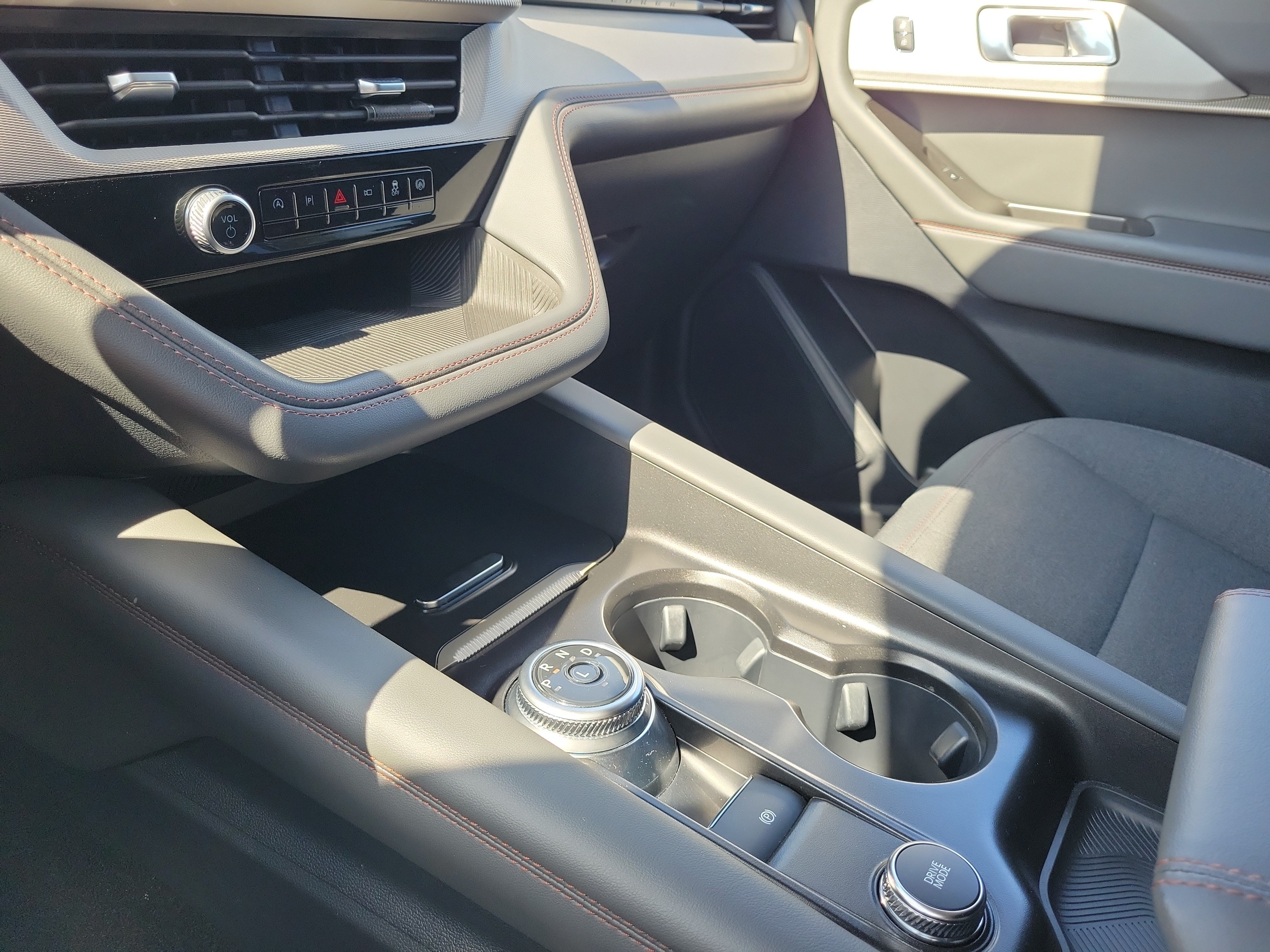 Certified 2025 Ford Explorer Active RWD image 27