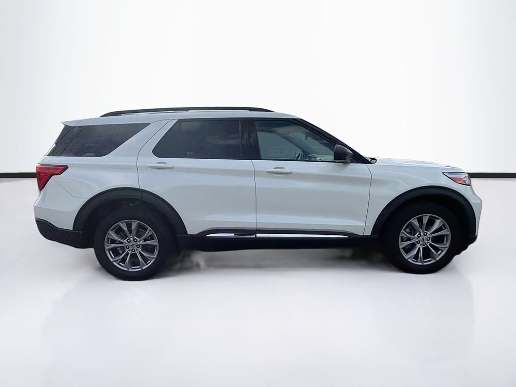 Certified 2024 Ford Explorer XLT w/ Equipment Group 202A AWD/4WD image 4