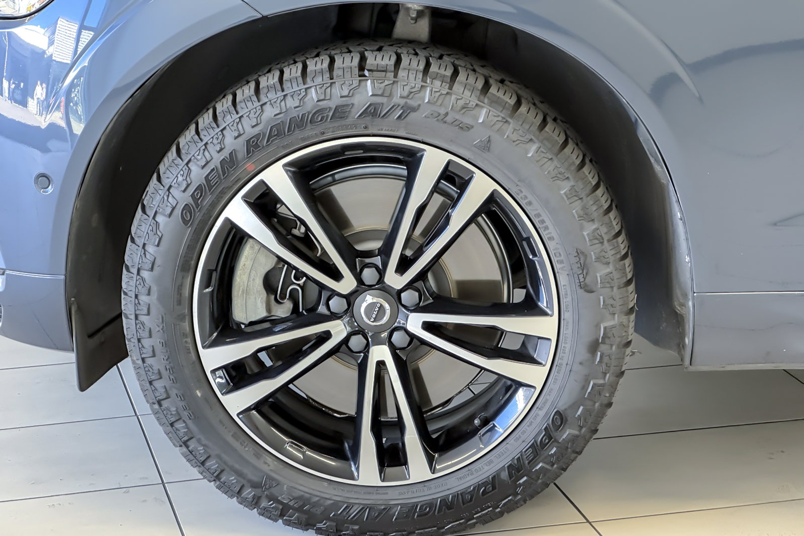 Used 2018 Volvo XC60 T6 Momentum w/ Vision Package AWD/4WD image 26
